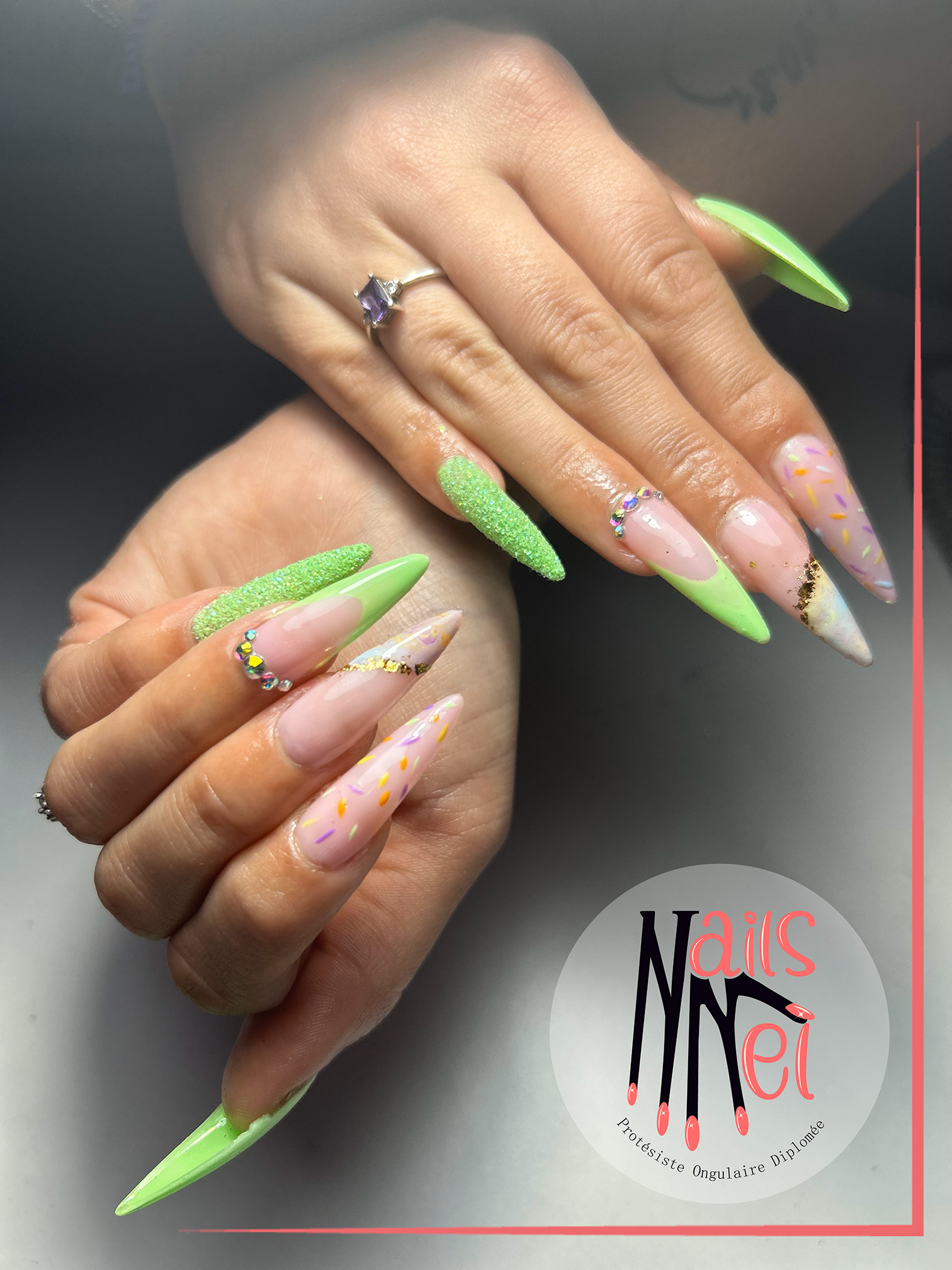 pose américaine réalisée à Hénin-Beaumont par Mélanie, prothésiste ongulaire, vert et rose pale