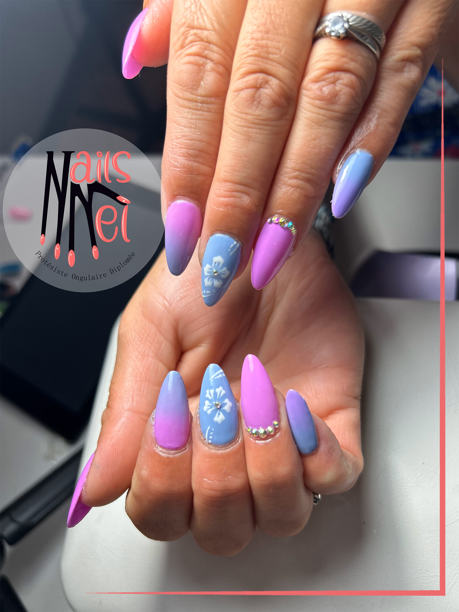 pose américaine réalisée à Hénin-Beaumont par Mélanie, prothésiste ongulaire, rose, bleu et degradé
